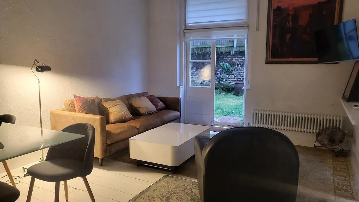 One Bed Garden Flat - Prime Location - Free Onsite Parking - Own Entrance Apartment Brighton