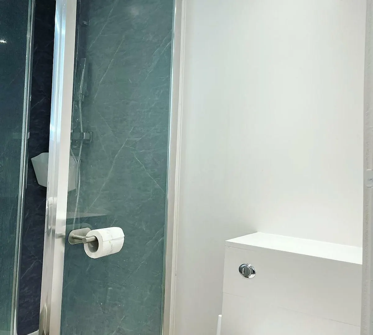 One Bed Garden Flat - Prime Location - Free Onsite Parking - Own Entrance Apartment Brighton