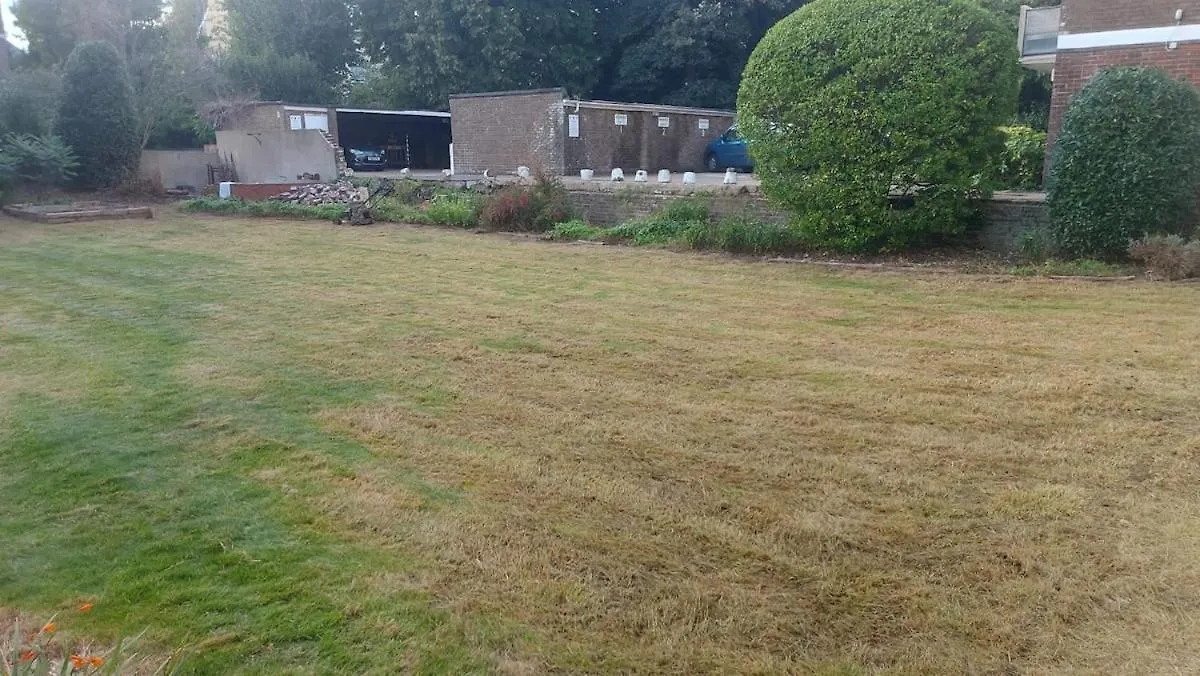 One Bed Garden Flat - Prime Location - Free Onsite Parking - Own Entrance Apartment Brighton