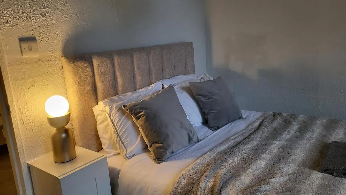 One Bed Garden Flat - Prime Location - Free Onsite Parking - Own Entrance Apartman Brighton