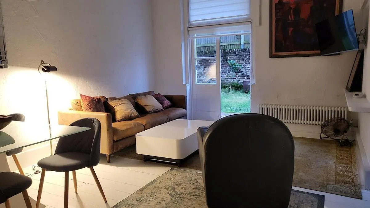 One Bed Garden Flat - Prime Location - Free Onsite Parking - Own Entrance Apartman Brighton