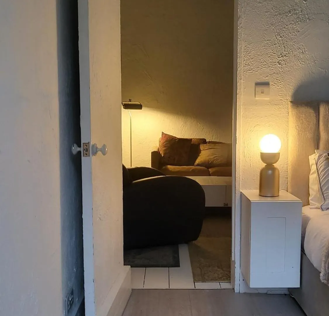 One Bed Garden Flat - Prime Location - Free Onsite Parking - Own Entrance Apartman Brighton